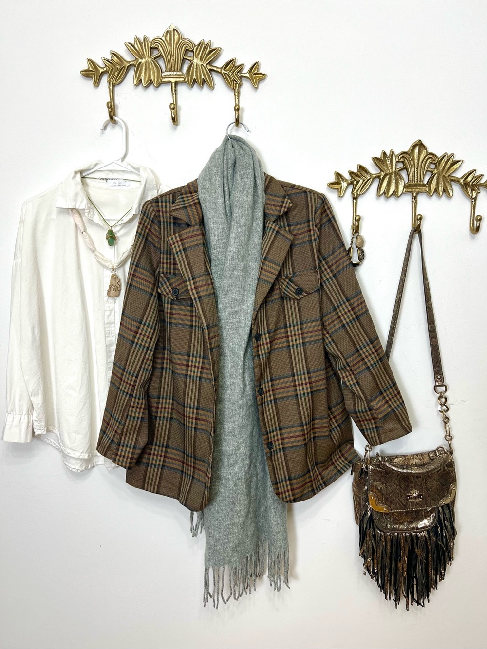 Chic modern plaid jacket L/XI ptp
23"129"